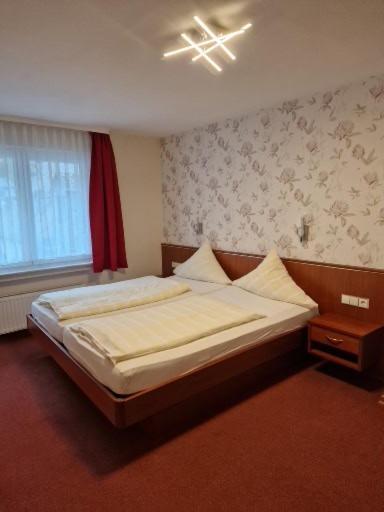 Hotel Weinhaus Am Stiftstor Трайс-Карден Экстерьер фото