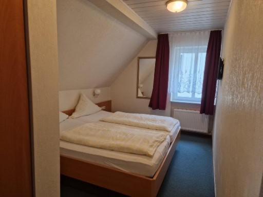Hotel Weinhaus Am Stiftstor Трайс-Карден Экстерьер фото