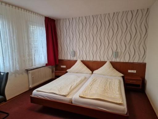 Hotel Weinhaus Am Stiftstor Трайс-Карден Экстерьер фото
