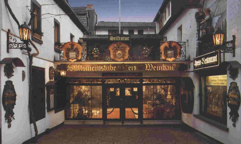 Hotel Weinhaus Am Stiftstor Трайс-Карден Экстерьер фото
